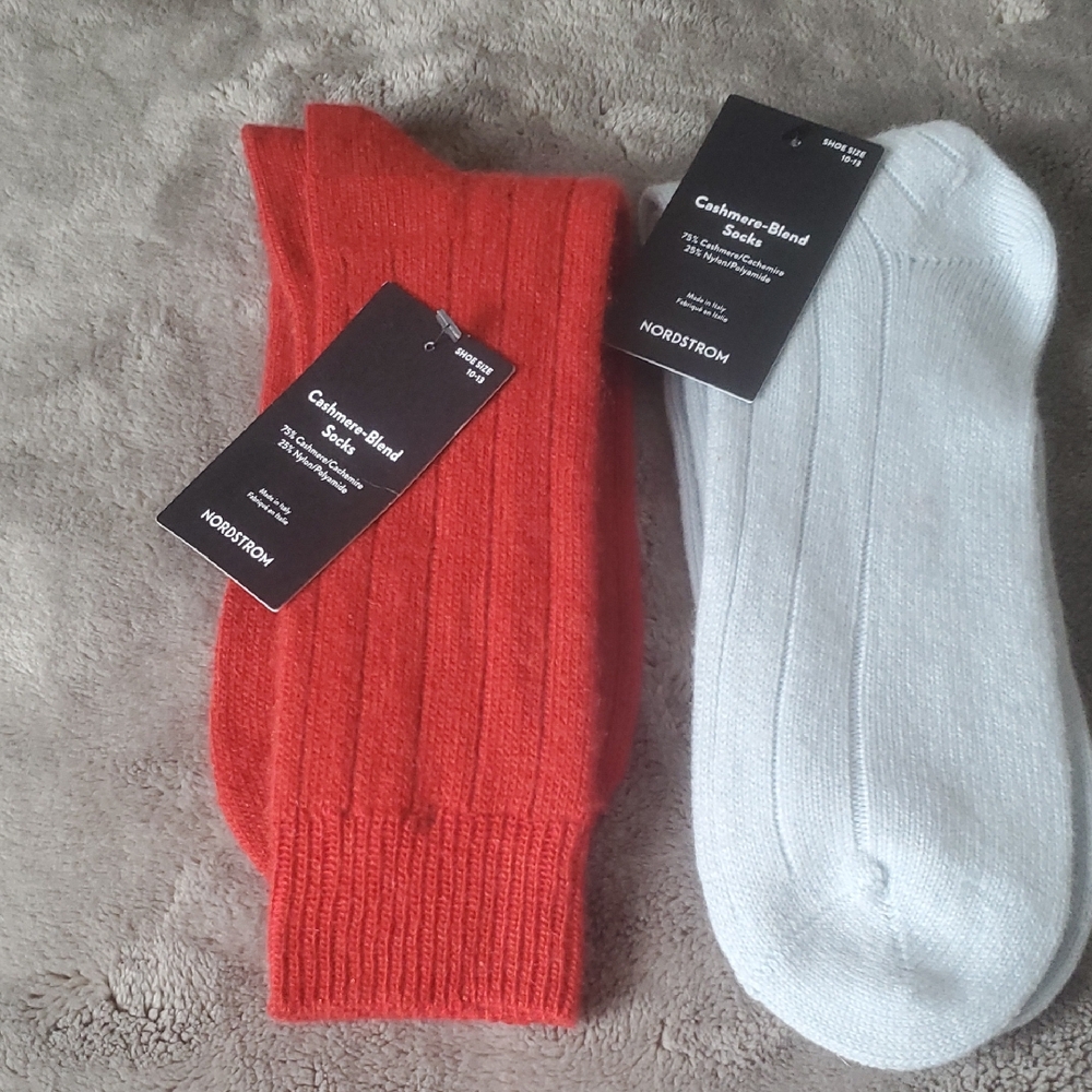 Nordstrom Men's Cashmere-Blend Socks - Vibrant Red and  Blue